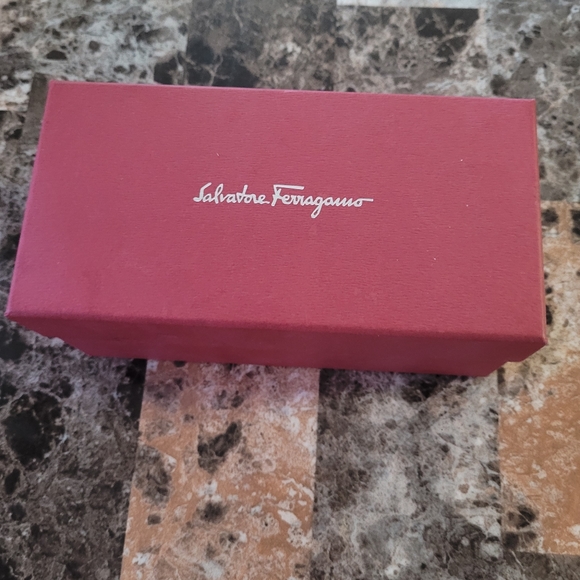 ❤ Salvatore Ferragamo Sunglasses - Picture 11 of 14